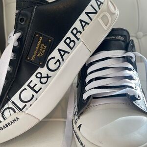 Black and white Sneakers with White Laces